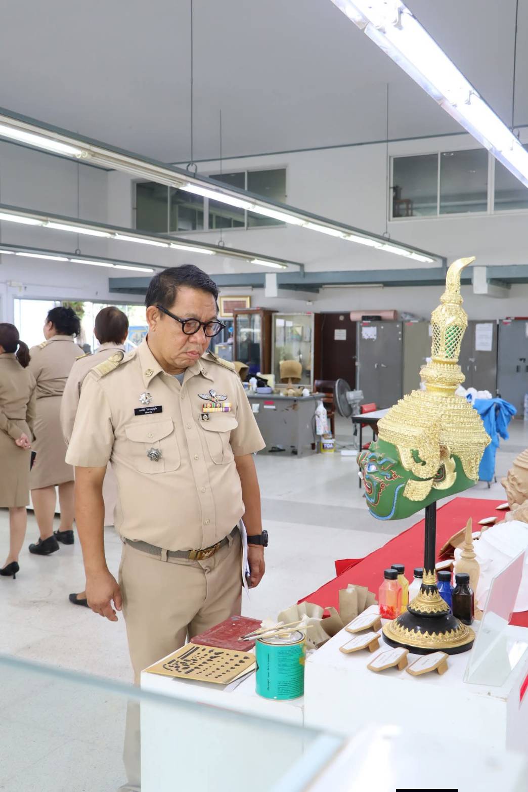 title - ศพส. ประชุมเตรียมความพร้อมจัดนิทรรศการ งานพระราชพิธีถวายพระเพลิงพระบรมศพ สมเด็จพระนางเจ้าสิริกิติ์ พระบรมราชินีนาถ พระบรมราชชนนีพันปีหลวง ณ ศูนย์ส่งเสริมและพัฒนาอาชีพเสริมนอกภาคการเกษตร (ศูนย์ศิลปาชีพ บางไทรฯ (เดิม)) 